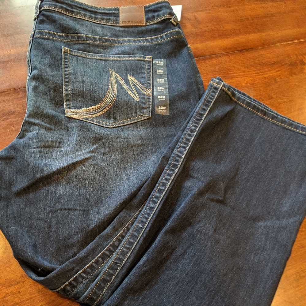 NEW with Tags Maurices 22w short Slim Boot Jeans